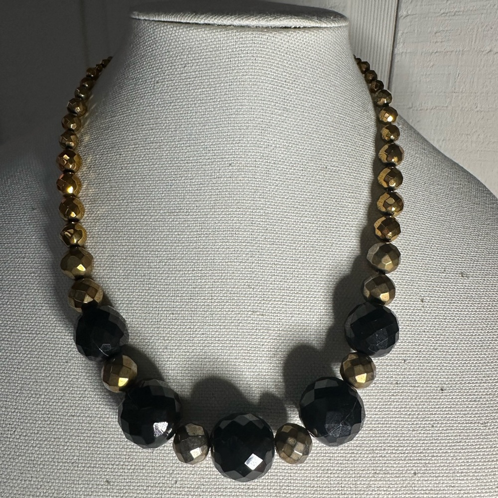 Chunky older faceted gold and black bead necklace